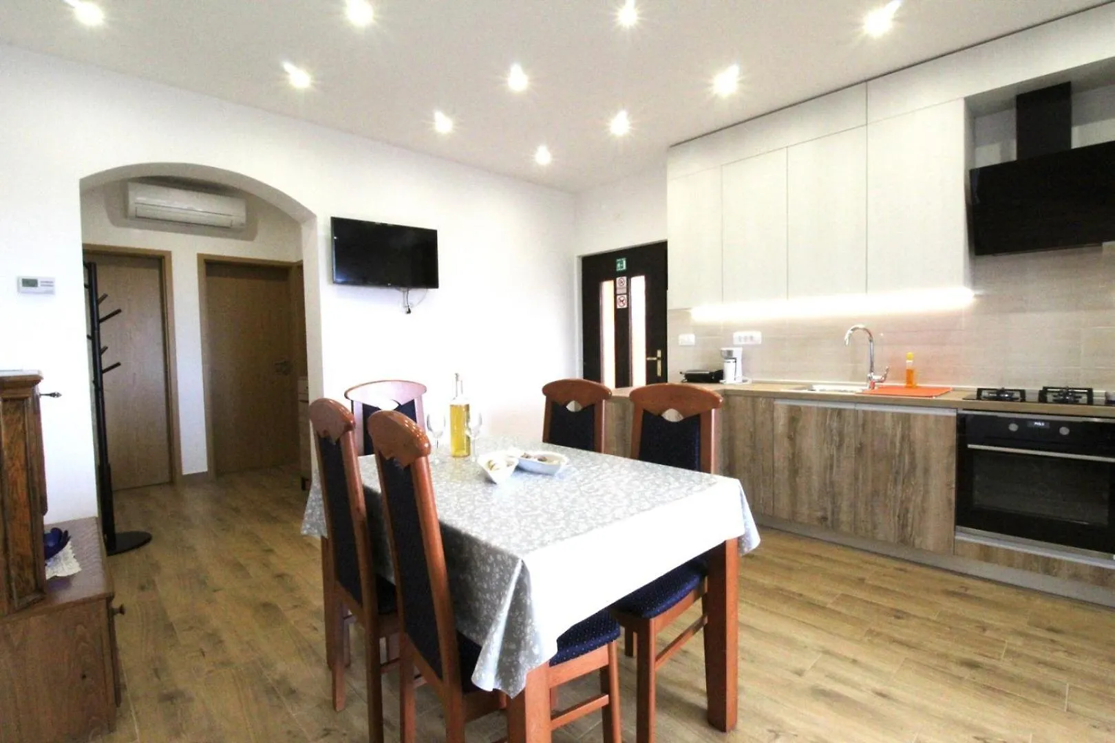 Guest house Apartments Tre Pini Seget  Croatia
