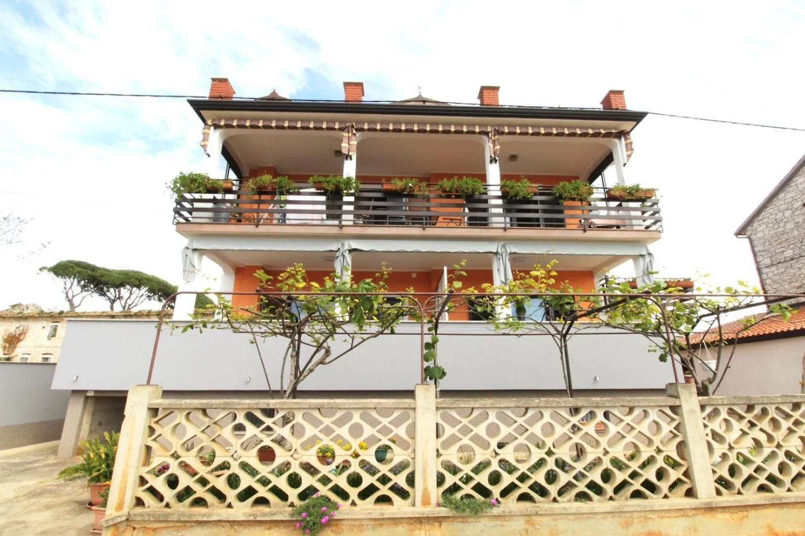 Guest house Apartments Tre Pini Seget