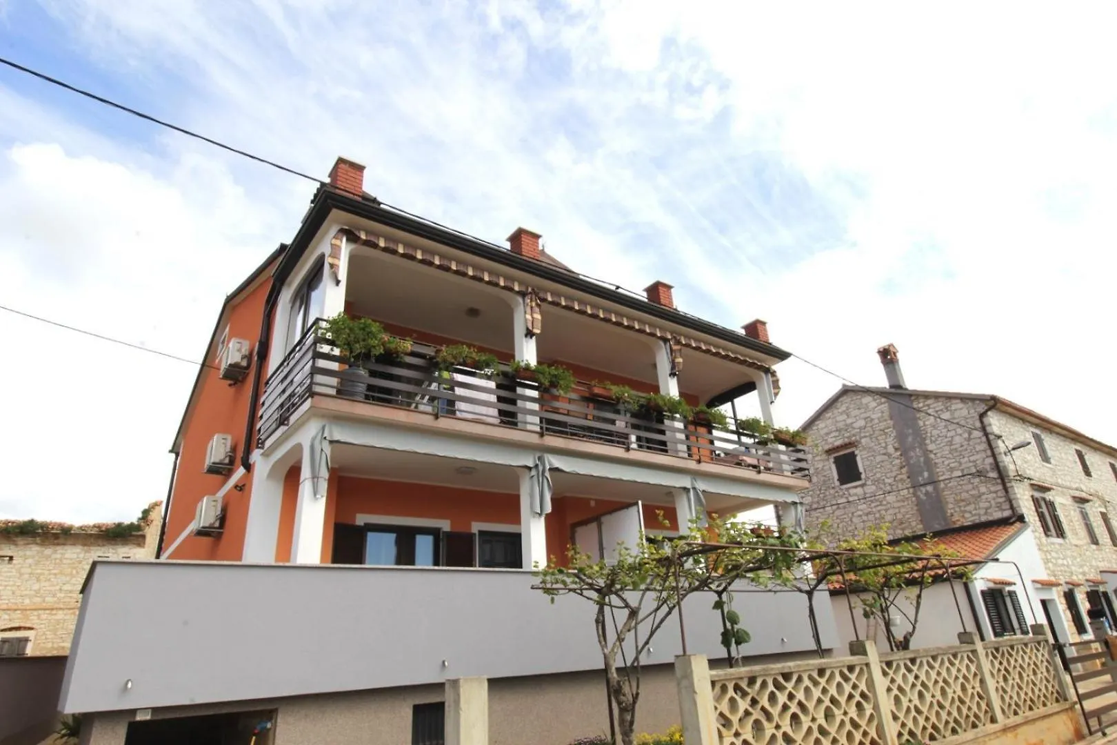 Guest house Apartments Tre Pini Seget  Croatia